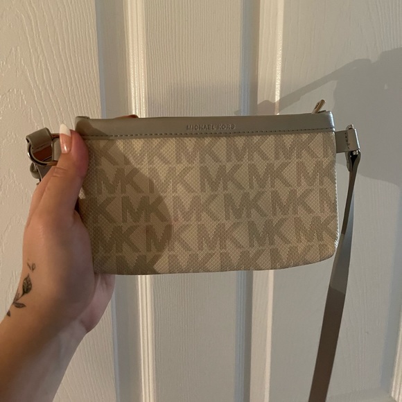 Michael Kors belt bag - Picture 1 of 1